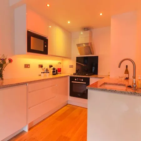 Апартаменты 2 Bedroom Near Castle *