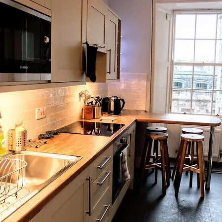 3 Bedroom On The Royal Mile *