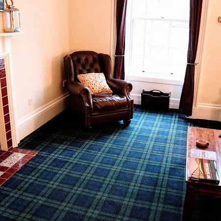 3 Bedroom On The Royal Mile *