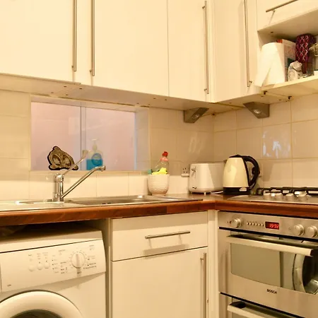 1 Bedroom Flat In Appartement *