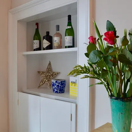 1 Bedroom Flat In * Edinburgh