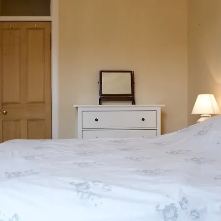 Spacious 1 Bedroom Stockbridge Flat Apartment