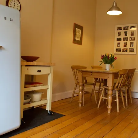 Spacious 1 Bedroom Stockbridge Flat * Edinburgh