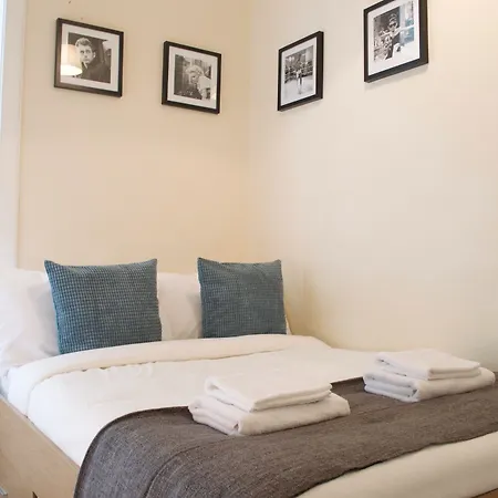 Апартаменты 3 Bedroom Accommodates 8