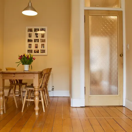 Spacious 1 Bedroom Stockbridge Flat Edinburgh