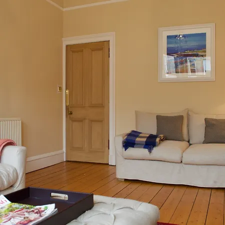 Spacious 1 Bedroom Stockbridge Flat Appartamento