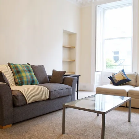 Apartment 3 Bedroom Accommodates 8 Edinburgh