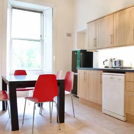 3 Bedroom Accommodates 8 Edinburgh