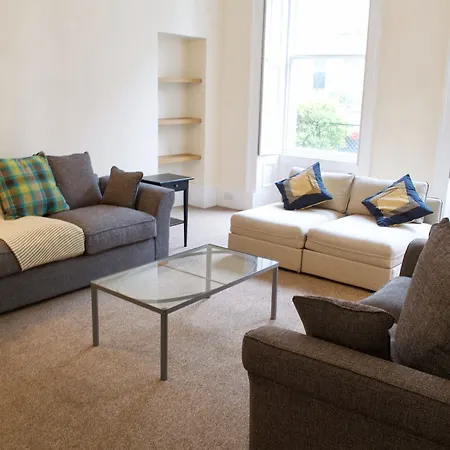Апартаменты 3 Bedroom Accommodates 8 *
