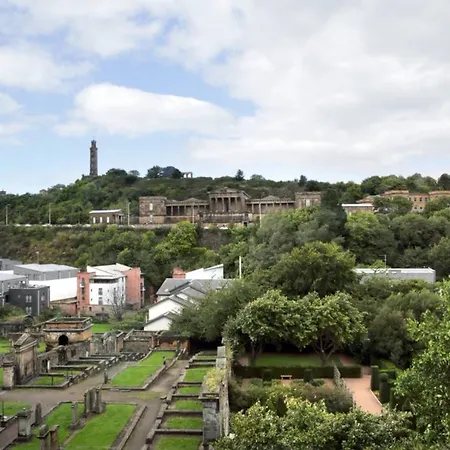 1 Bedroom In * Edinburgh