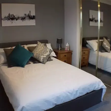 Two Bedroom Near Haymarket アパート エディンバラ