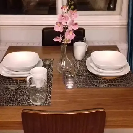 Two Bedroom Near Haymarket * エディンバラ