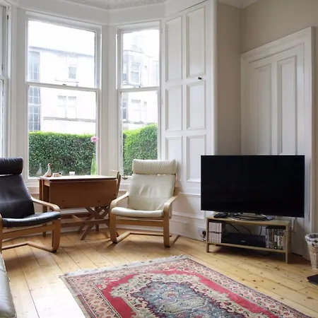 2 Bedroom Stockbridge *