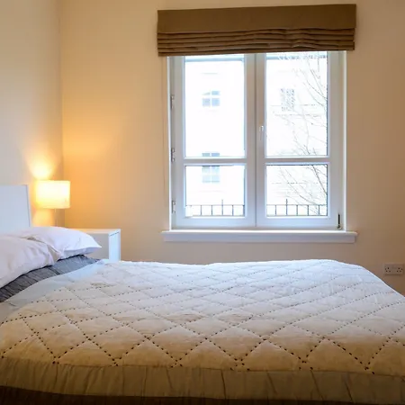 Apartment 2 Bedroom Close To Centre Edinburgh
