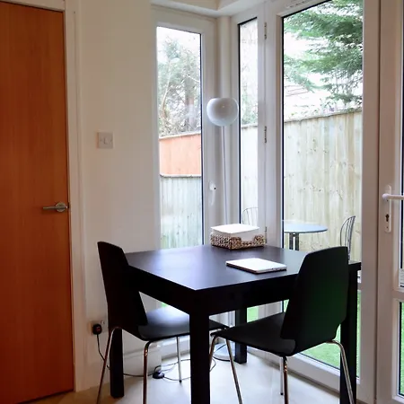2 Bedroom Close To Centre Apartment