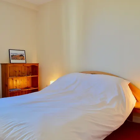 3 Bedroom Canal-side Sleeps 6 Edinburgh