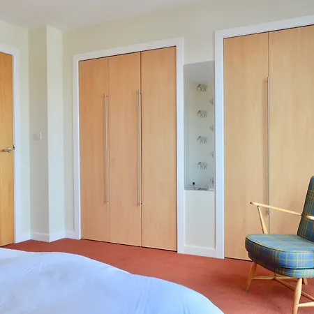 3 Bedroom Canal-side Sleeps 6