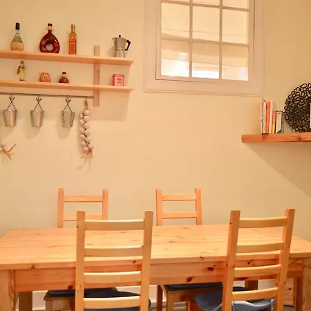 2 Bedroom Flat *