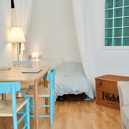 One Bedroom Ground Floor Flat In Stockbridge