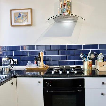 2 Bedroom Near Murrayfield Lägenhet