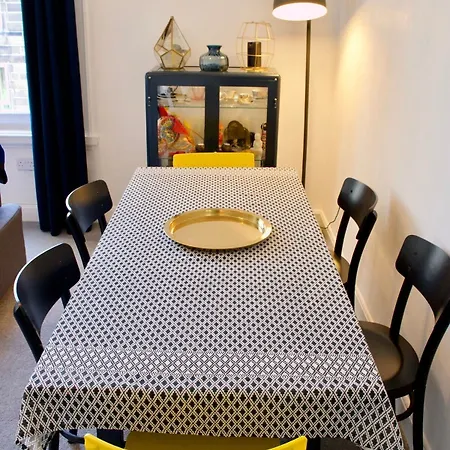 2 Bedroom Near Murrayfield Lägenhet *