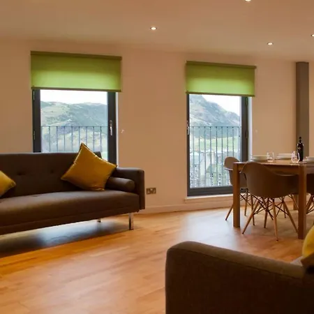 3 Bedroom With Private Roof Terrace Edinburgh