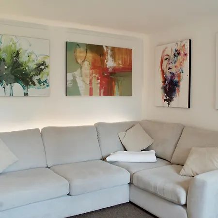 Ground Floor Flat In * إدنبرة