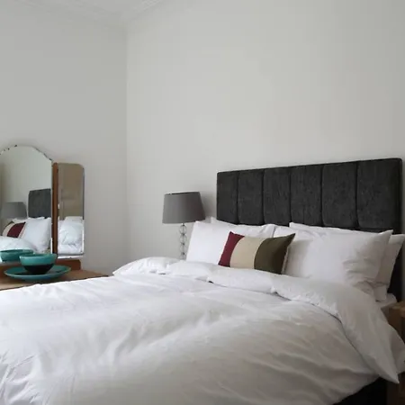2 Bedroom Bruntsfield Apartament *