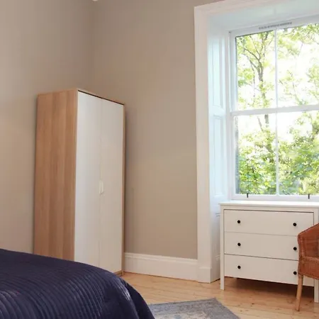 3 Bedroom Centre Sleeps 6 Edynburg