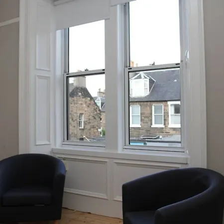 3 Bedroom Centre Sleeps 6 *