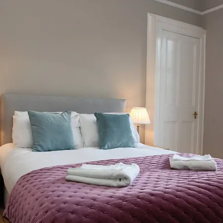 Apartamento 3 Bedroom Centre Sleeps 6 *