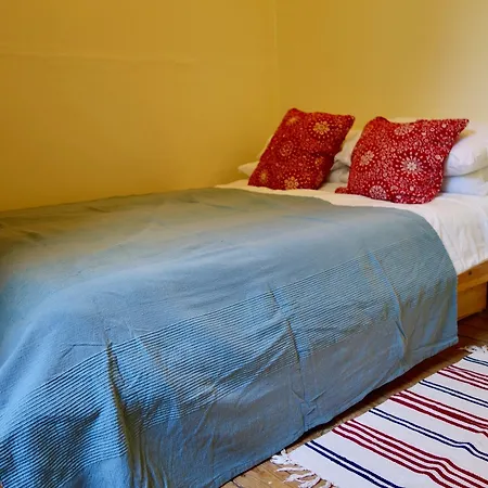 Spacious 2 Bedroom In Leith Apartment