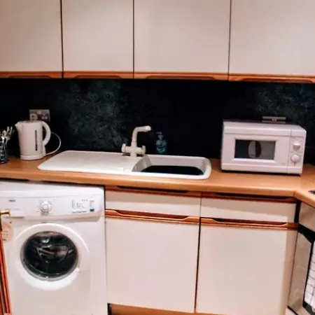 1 Bedroom Near The Old Town * Edinburgh