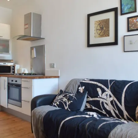 1 Bedroom Flat Near Murrayfield Stadium شقة *