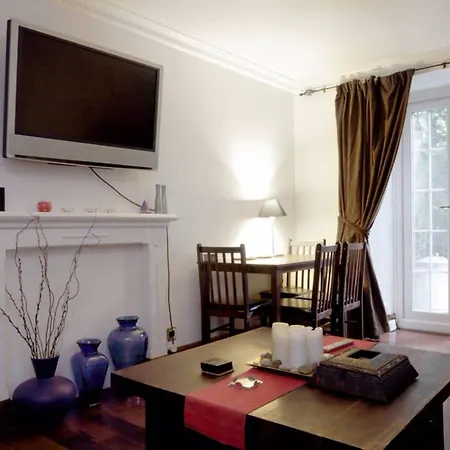아파트 2 Bedroom Flat Near Playhouse