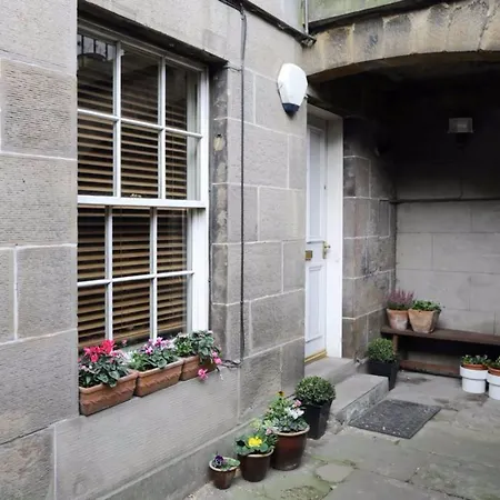 아파트 2 Bedroom Flat Near Playhouse *