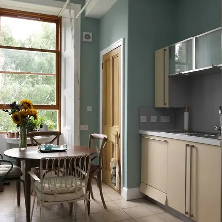 3 Bedroom In Bonnie Bruntsfield Edinburgh