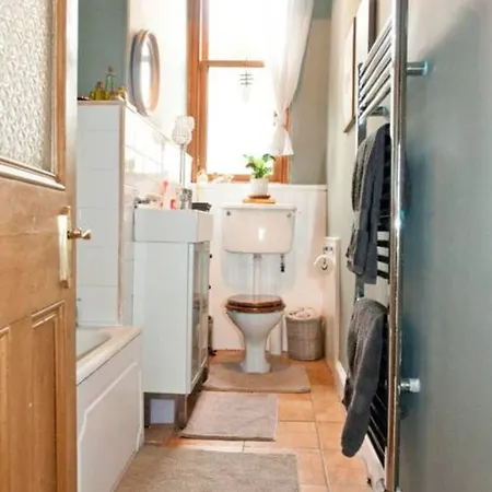 3 Bedroom In Bonnie Bruntsfield Apartment Edinburgh