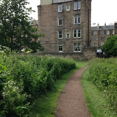 2 Bedroom Flat In Holyrood Park Sleeps 5 Apartamento *