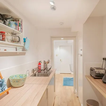 Stylish Georgian Flat In New Town Edinburgh