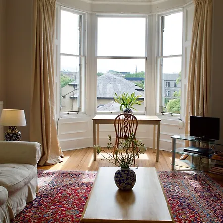 3 Bedroom Flat In Edinburgh's New Town Sleeps 6 *