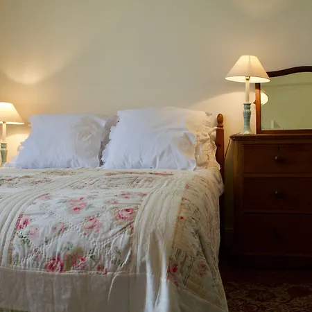 3 Bedroom Flat In Edinburgh's New Town Sleeps 6