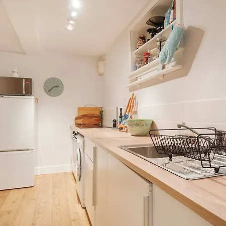 Stylish Georgian Flat In New Town *