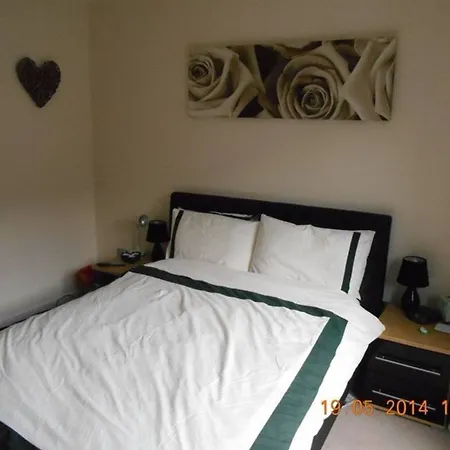 Apartment Centre 2 Bedroom Sleeps 4 *