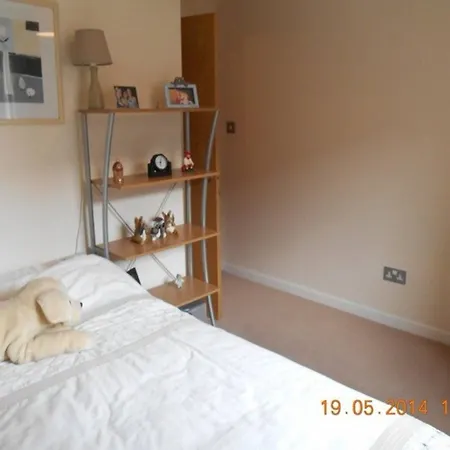 Apartment Centre 2 Bedroom Sleeps 4 *