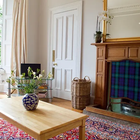 3 Bedroom Flat In Edinburgh's New Town Sleeps 6 شقة إدنبرة