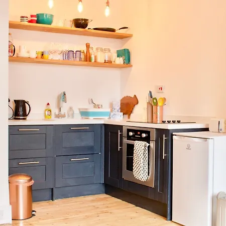 Apartment 1 Bedroom Flat Near Holyrood Park - Sleeps 4 Edinburgh