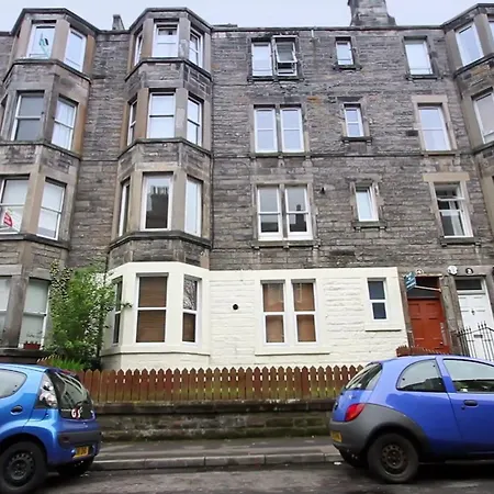 1 Bedroom Flat Near Holyrood Park - Sleeps 4 Edinburgh