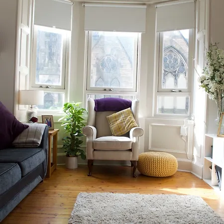 2 Bedroom With Castle Views *