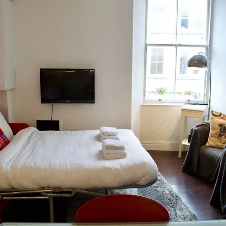2 Bedroom Flat Near Centre * Edinburgh